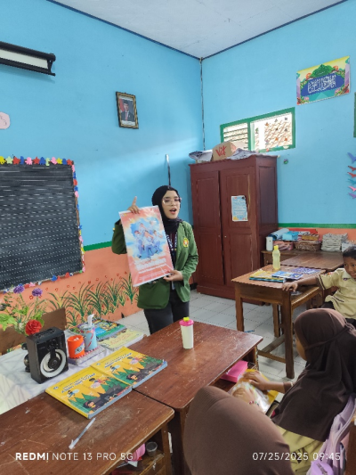 POSTER LAYANAN MASYARAKAT WARNAI DESA WALUYO OLEH MAHASISWA VETERAN UPN JOGJAKARTA