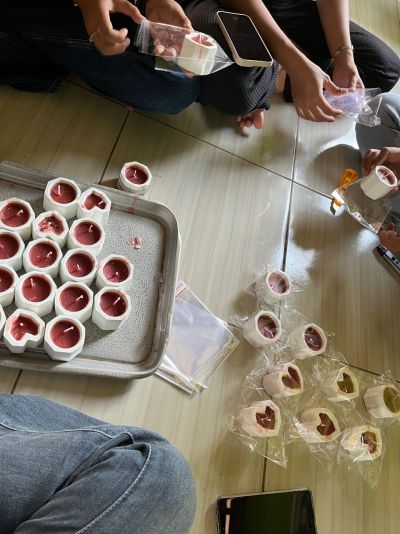 Sosialisasi Pembuatan Lilin dari Minyak Jelantah, Inovasi Ramah Lingkungan di Tengah Arisan oleh Mahasiswa Veteran UPN Yogyakarta